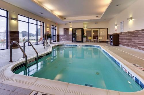 สระว่ายน้ำ, Fairfield by Marriott Inn & Suites Dunn I-95 in ดันน์ (NC)