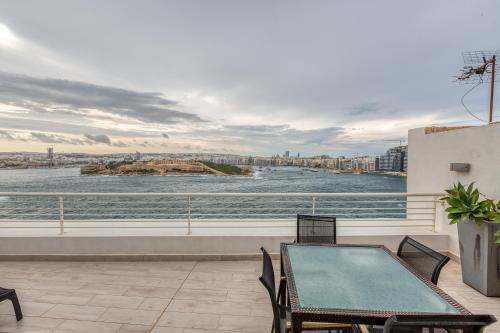 49/3 Seafront Duplex Penthouse in Valletta, La Valette (photo 7)