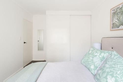 Harbourside Style, 2 Bed, A/C, Pool -Elizabeth Bay