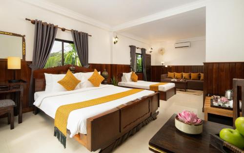 1 queen bed, 1 twin bed