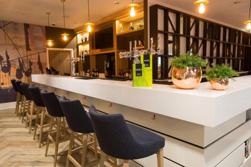 Hampton By Hilton Bristol Airport - main image