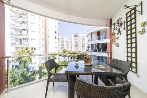 Flat with Pool Balcony 7 min to Konyaalti Beach