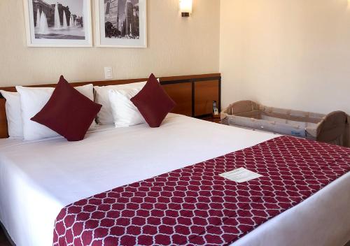 Double or Twin Room image 8