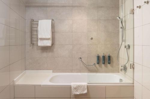 King Room image 6