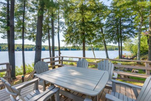 Lakefront Cabin with Canoes, 7 Mi to Mount Sunapee!