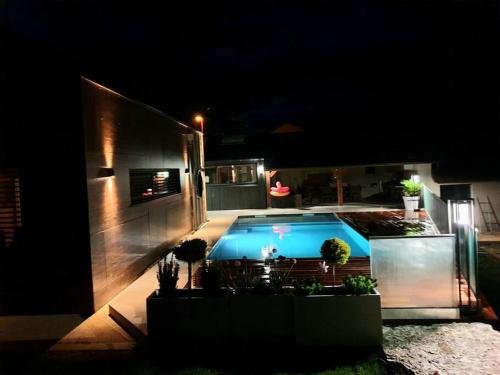 Villa moderne - piscine sans vis à vis avec grandes pièces de vie