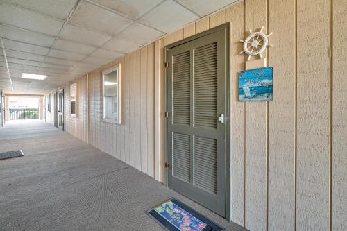 Coastal Murrells Inlet Condo with Balcony!