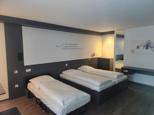 3 twin beds