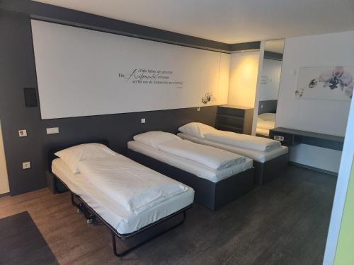Economy-Hotel - image 12