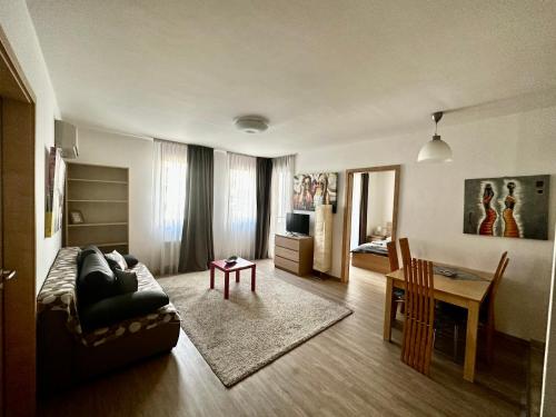 Deluxe Apartment image 2