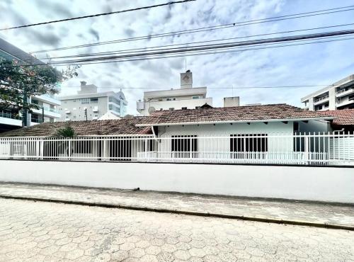 Belíssima casa com Piscina