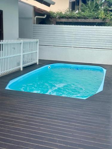 Belíssima casa com Piscina