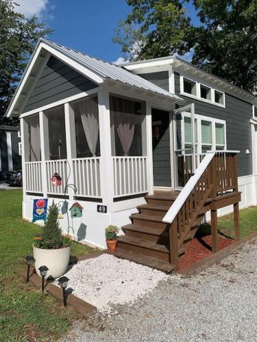 Beautiful Tiny Home at The Simple Life Village