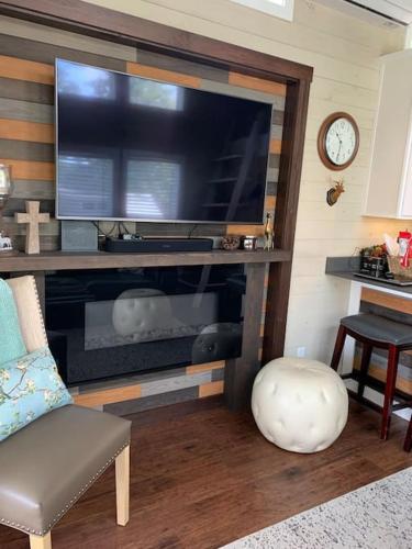 Beautiful Tiny Home at The Simple Life Village
