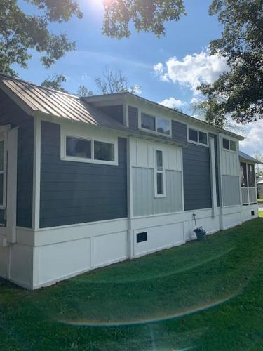 Beautiful Tiny Home at The Simple Life Village