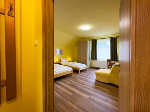 Írisz Panzió Room Type - Family Room with Terrace