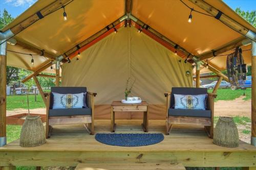 BeeWeaver Luxury Glamping - Spectacular Thistle Bee Fun