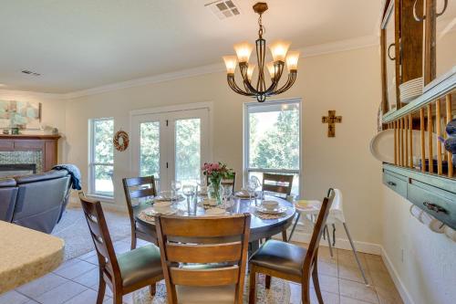 Quaint Noble Home 6 Mi to University of Oklahoma! in Norman, USA