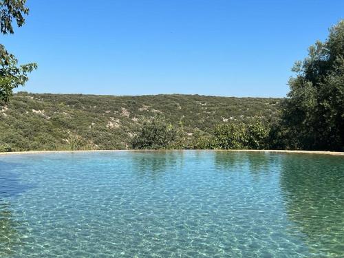Villa 10 P piscine lagon avec vue époustouflante proche Uzès