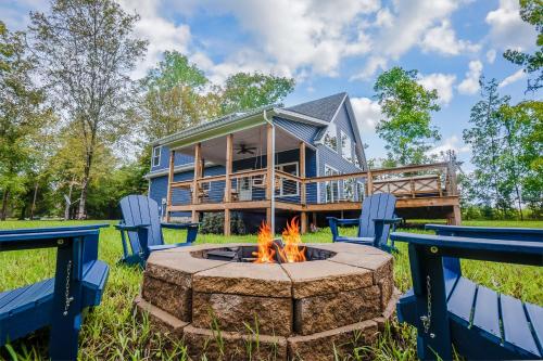 Stunning Home Near Nolin Lake Hot Tub and Fire Pit!