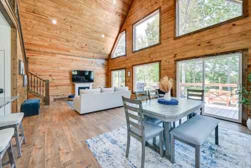Stunning Home Near Nolin Lake Hot Tub and Fire Pit!