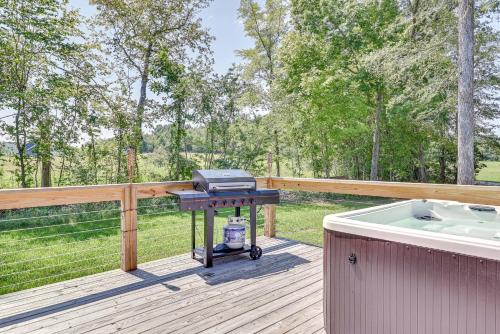 Stunning Home Near Nolin Lake Hot Tub and Fire Pit!