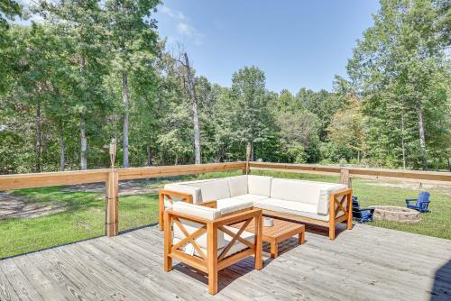 Stunning Home Near Nolin Lake Hot Tub and Fire Pit!
