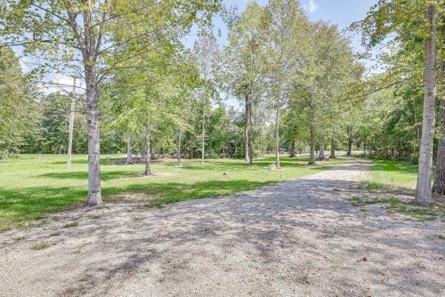 Stunning Home Near Nolin Lake Hot Tub and Fire Pit!