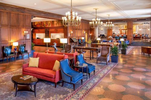491802458 Hotel Roanoke & Conference Center, Curio Collection by Hilton