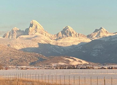 Targhee Shadows - Tetons Yellowstone hot tub thumb 3