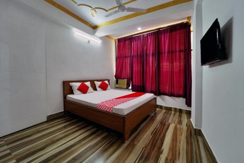 OYO Flagship Hotel Mahal Inn