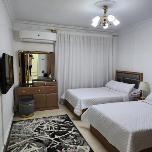 Modern Apartment in Sheraton Heliopolis, 5 minutes from Cairo Airport عمارة مطعم دجاج كنساس, Cairo