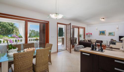 Luxury Villa Bella Vista with Swimming Pool in 貝蒂娜