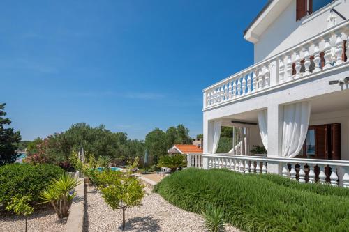 Luxury Villa Bella Vista with Swimming Pool in 貝蒂娜