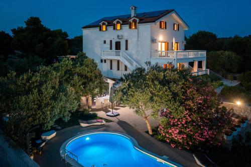Luxury Villa Bella Vista with Swimming Pool in 貝蒂娜