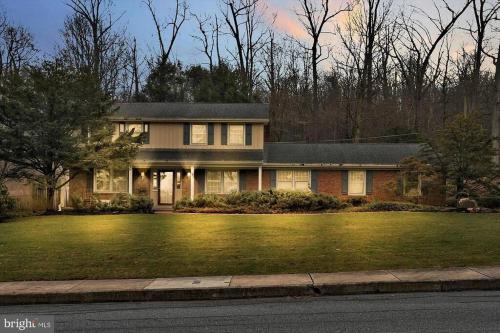 5bedroom w Pergola Hottub & Firepit