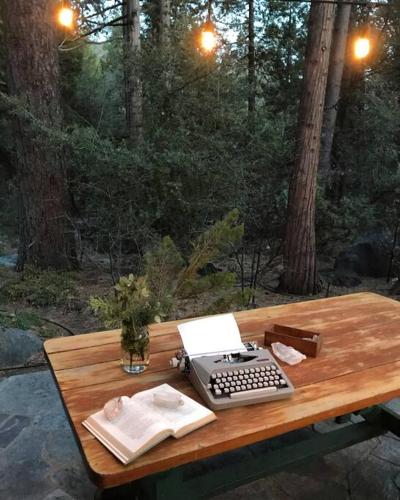 Owl Pine Cabin on Strawberry Creek in Idyllwild, USA
