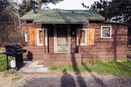 Triple R Cottages- 4 cabin