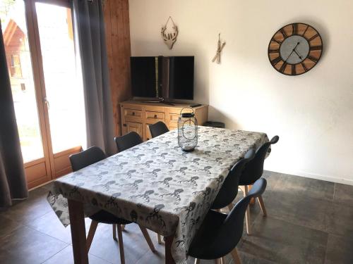 Chalet La Joue du Loup, 3 pièces, 7 personnes - FR-1-504-62