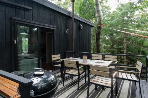 Mid-Century Up In The High in East Hampton, USA