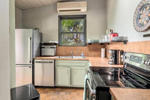 Mid-Century Up In The High in East Hampton, USA