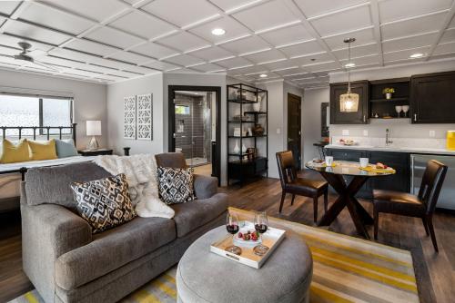 Honeysuckle Villa- Romantic Getaway