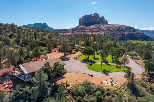 Walk to Cathedral Rock and Oak Creek in minutes