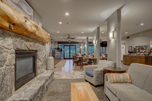 The Pine Lodge on Whitefish River, Ascend Hotel Collection