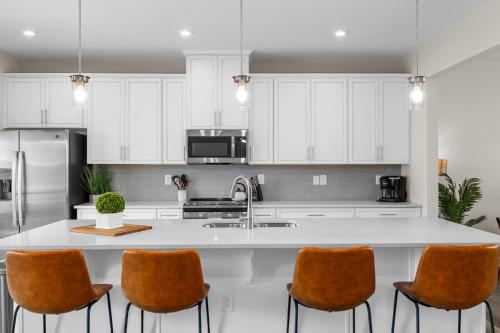 Stunning and Spacious 4-bedroom Townhome! The Dye at Barefoot Resort 403 in North Myrtle Beach, USA