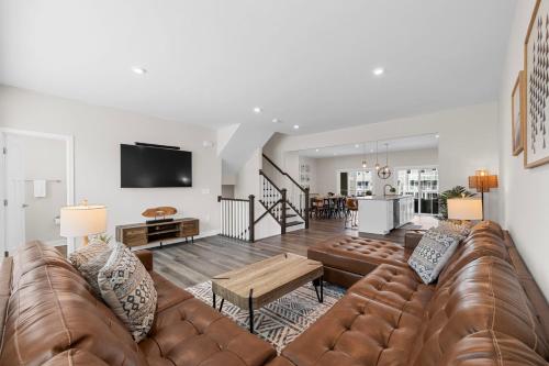 Stunning and Spacious 4-bedroom Townhome! The Dye at Barefoot Resort 403 in North Myrtle Beach, USA