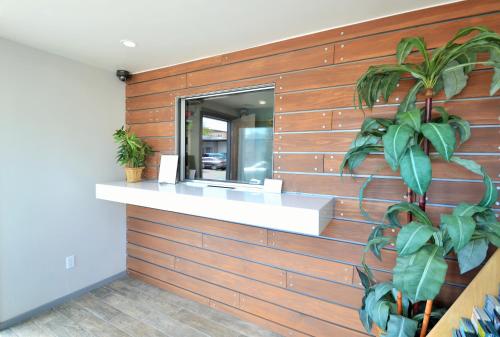 Front desk [24-hour]