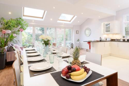 Luxury 6 Double Bedroom London Town house gîte à louer West Ealing