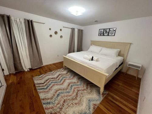 Luxury 3 KINGS 2 Bath 4 mins Newark Airport Downtown via NYC in Elizabeth, USA