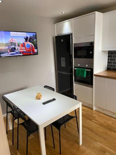 Garland way 2 bed house Sheffield free parking 5 min from m1 gîte à louer Beighton